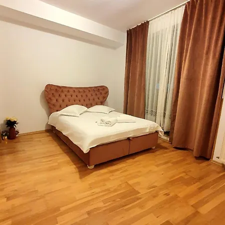 Centru Unirii Luxury Vip Apartament 2 98 Mp ! Parcare Subterana Privata Incalzita Iarna Si Climatizata Vara Doar Cu Rezervare In Limita Locurilor Disponibile ! Proprietate In Regim Hoteliep - Nu Are Bucatarie ! Bükreş