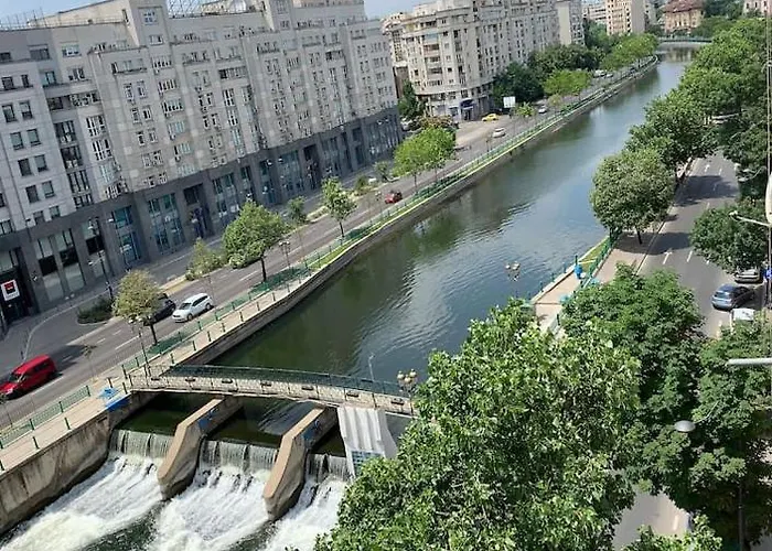Apartment Centru Unirii Luxury Vip Apartment: Spacious 2-room With Heated Parking Bucharest