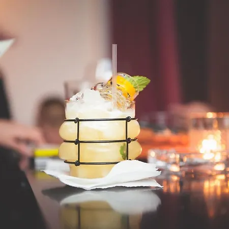 Centru Unirii Luxury Vip Apartament 2 98 Mp ! Parcare Subterana Privata Incalzita Iarna Si Climatizata Vara Doar Cu Rezervare In Limita Locurilor Disponibile ! Proprietate In Regim Hoteliep - Nu Are Bucatarie ! * Bucarest