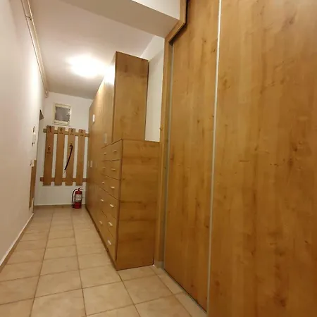 Centru Unirii Luxury Vip Apartament 2 98 Mp ! Parcare Subterana Privata Incalzita Iarna Si Climatizata Vara Doar Cu Rezervare In Limita Locurilor Disponibile ! Proprietate In Regim Hoteliep - Nu Are Bucatarie ! * Bucarest